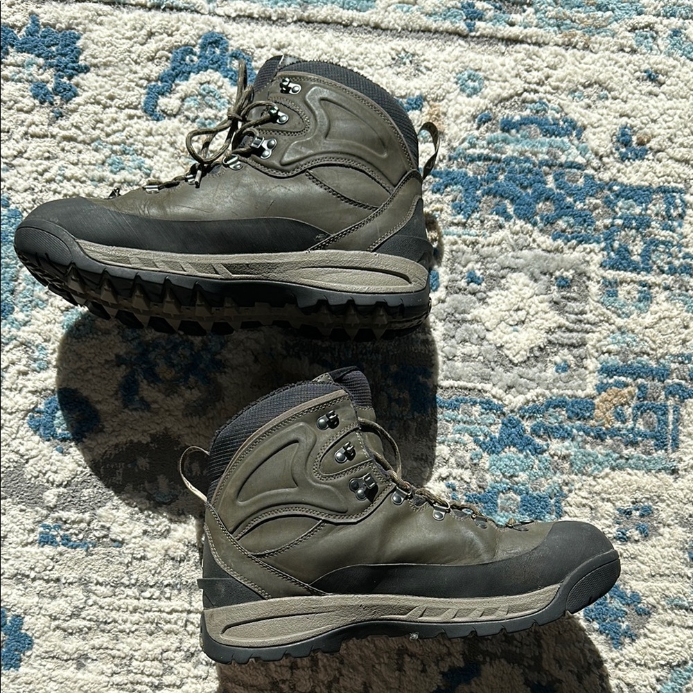 Vasque Green and Black Hiking Boots with Ankle Support